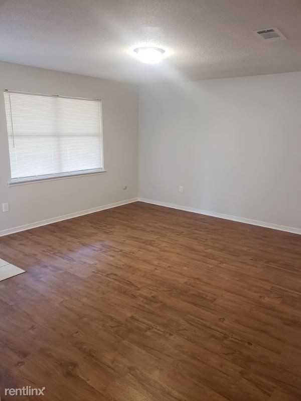 411 Braxton Avenue 6 - Photo 2 of 10