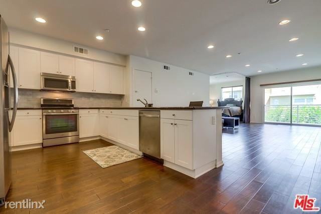 5450 Strand #203 - Photo 3 of 10