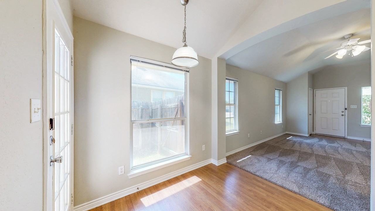 1000 Windmeadows Dr - Photo 4 of 34