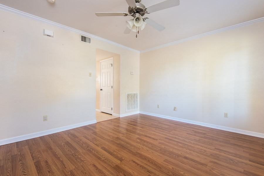 413 Pine Lakes Ln - Photo 3 of 13