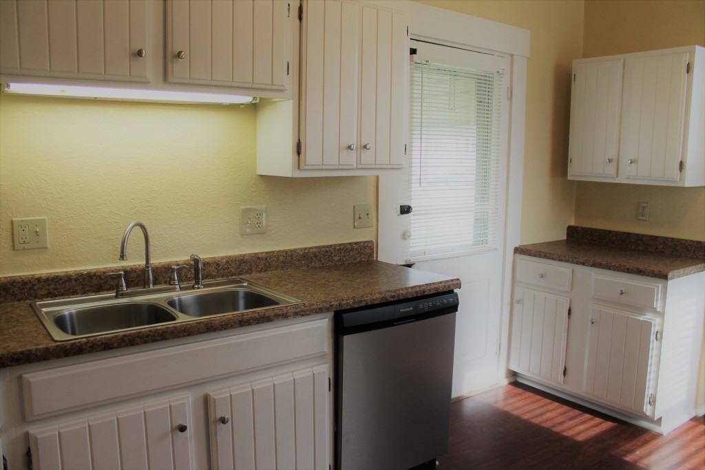 301 S 4th St - Photo 5 of 20