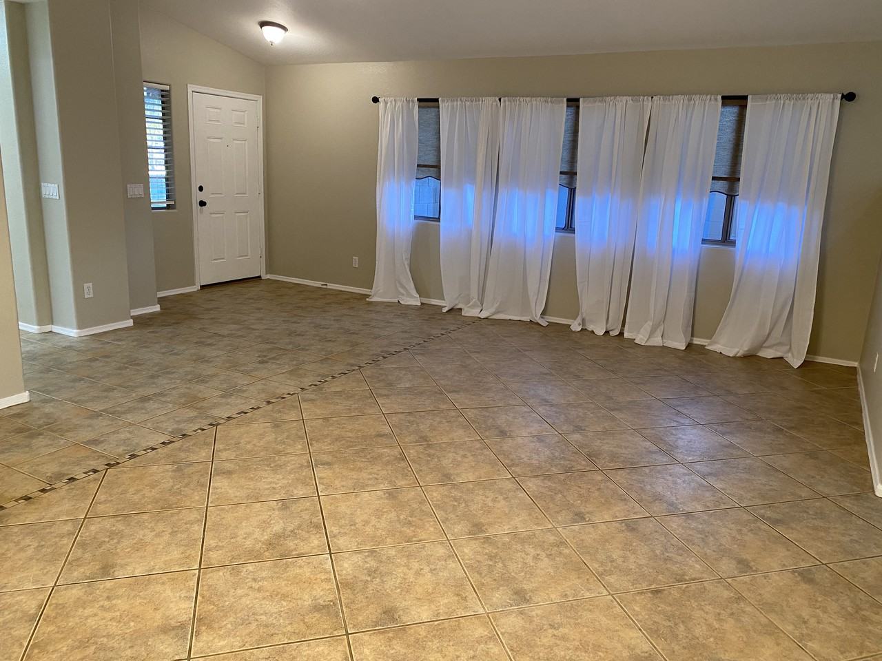 17537 W Wind Drift Ct - Photo 3 of 8