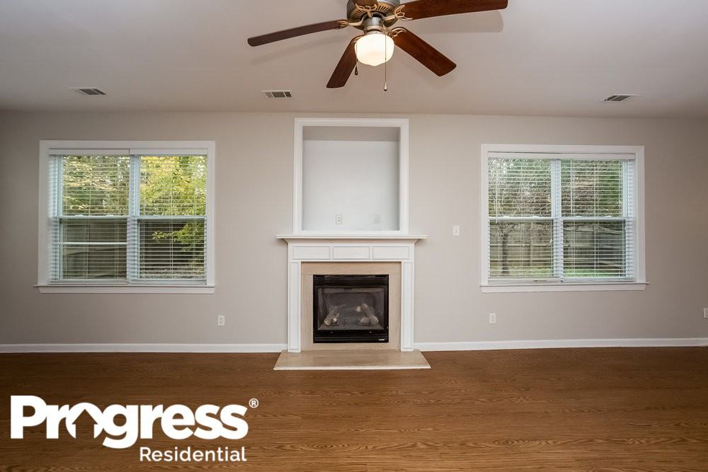 2812 Harcourt Dr - Photo 3 of 15