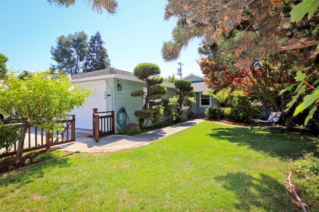 260 Hedge Rd - Photo 3 of 17