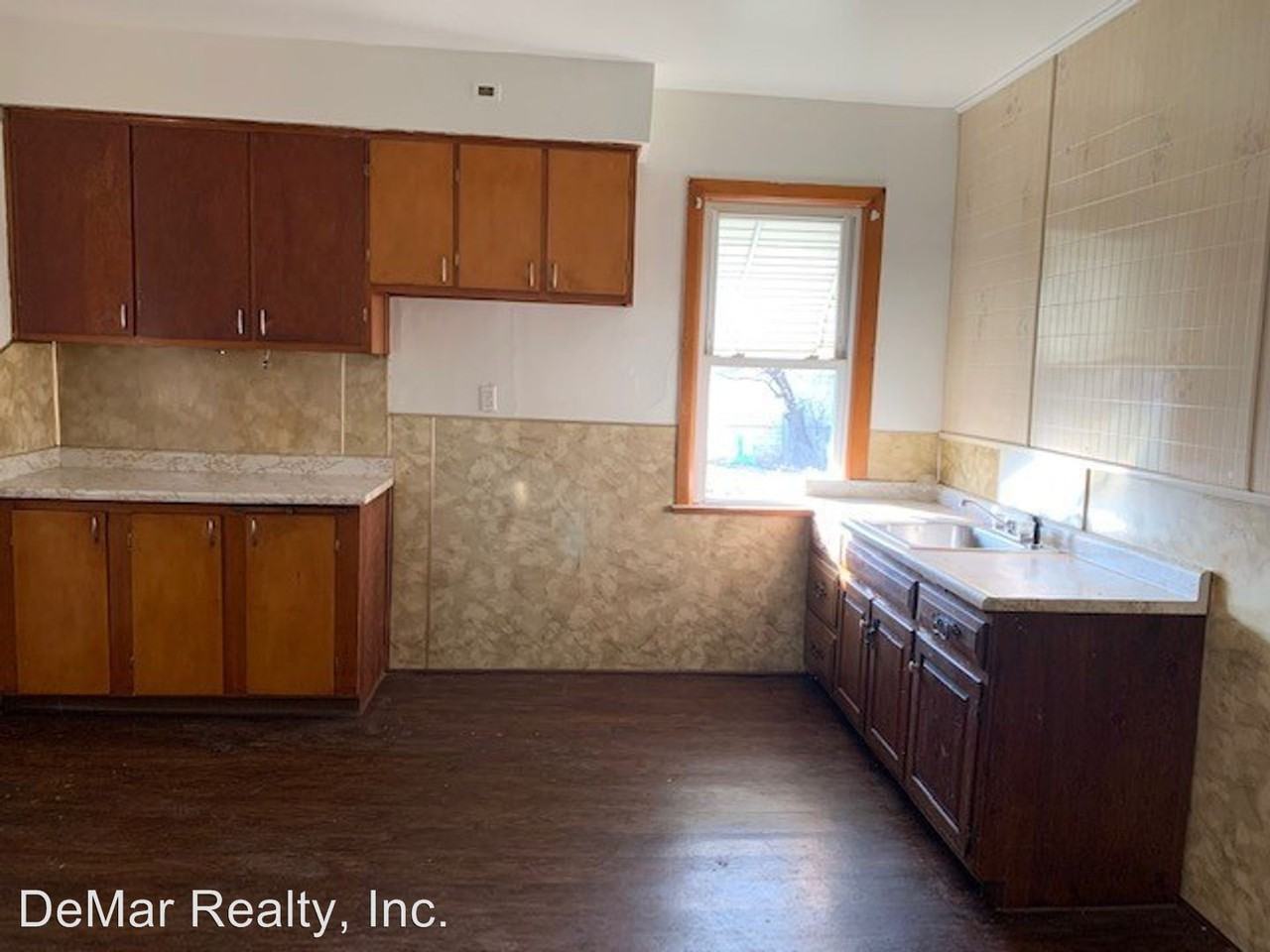 1621 Manhattan Ave. - Photo 2 of 7