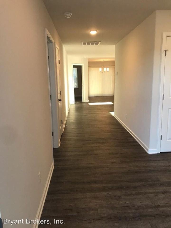 507 Ridgeland Lakes Drive - Photo 2 of 22