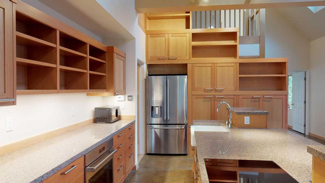 Luxurious Oakland Hills home with large yard - Photo 6 of 24