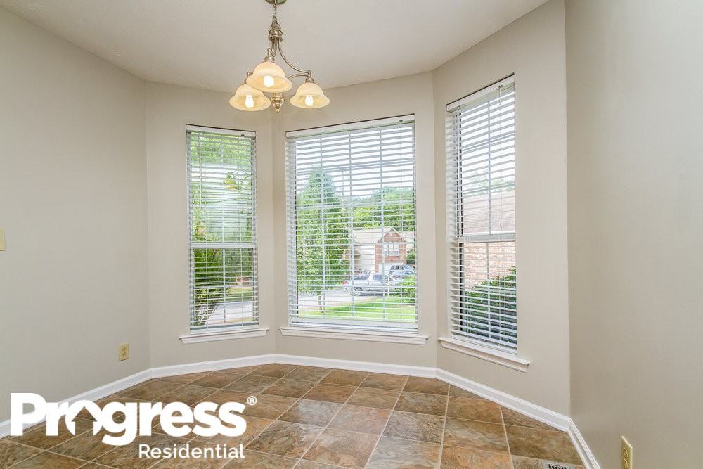 608 Waywood Cir - Photo 3 of 15