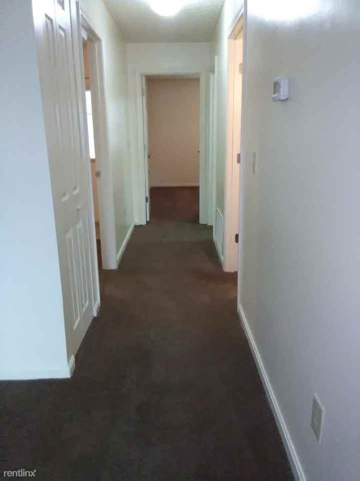 447 Hillcrest Dr - Photo 2 of 10