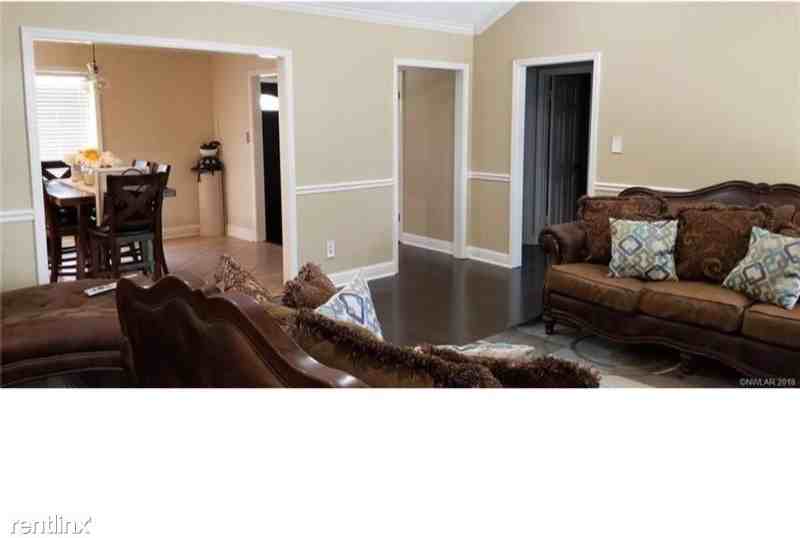 9407 Ashmont St - Photo 2 of 19