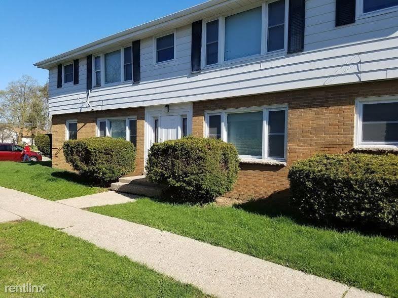 6234 N 91st St 7 - Photo 2 of 9