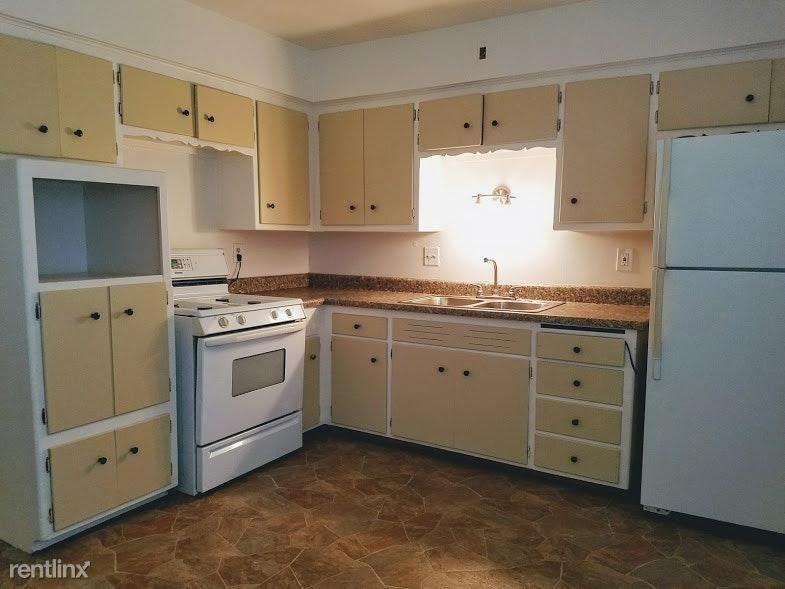 6234 N 91st St 7 - Photo 3 of 9