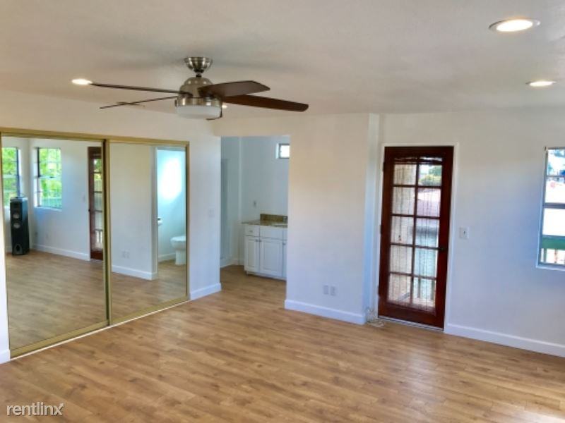 983 Hawaii Ave - Photo 3 of 10
