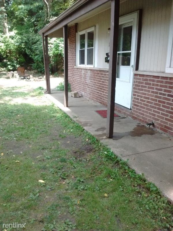 1706 Ferry St - Photo 2 of 8