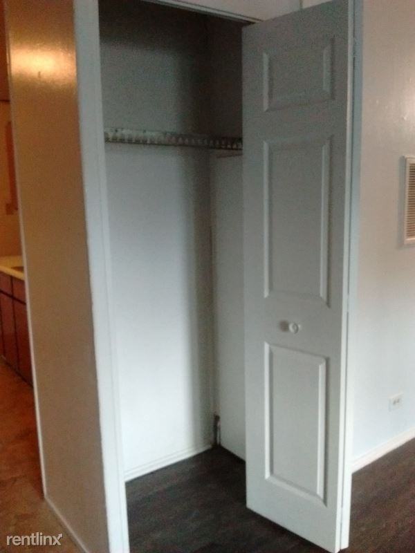 1706 Ferry St - Photo 3 of 8