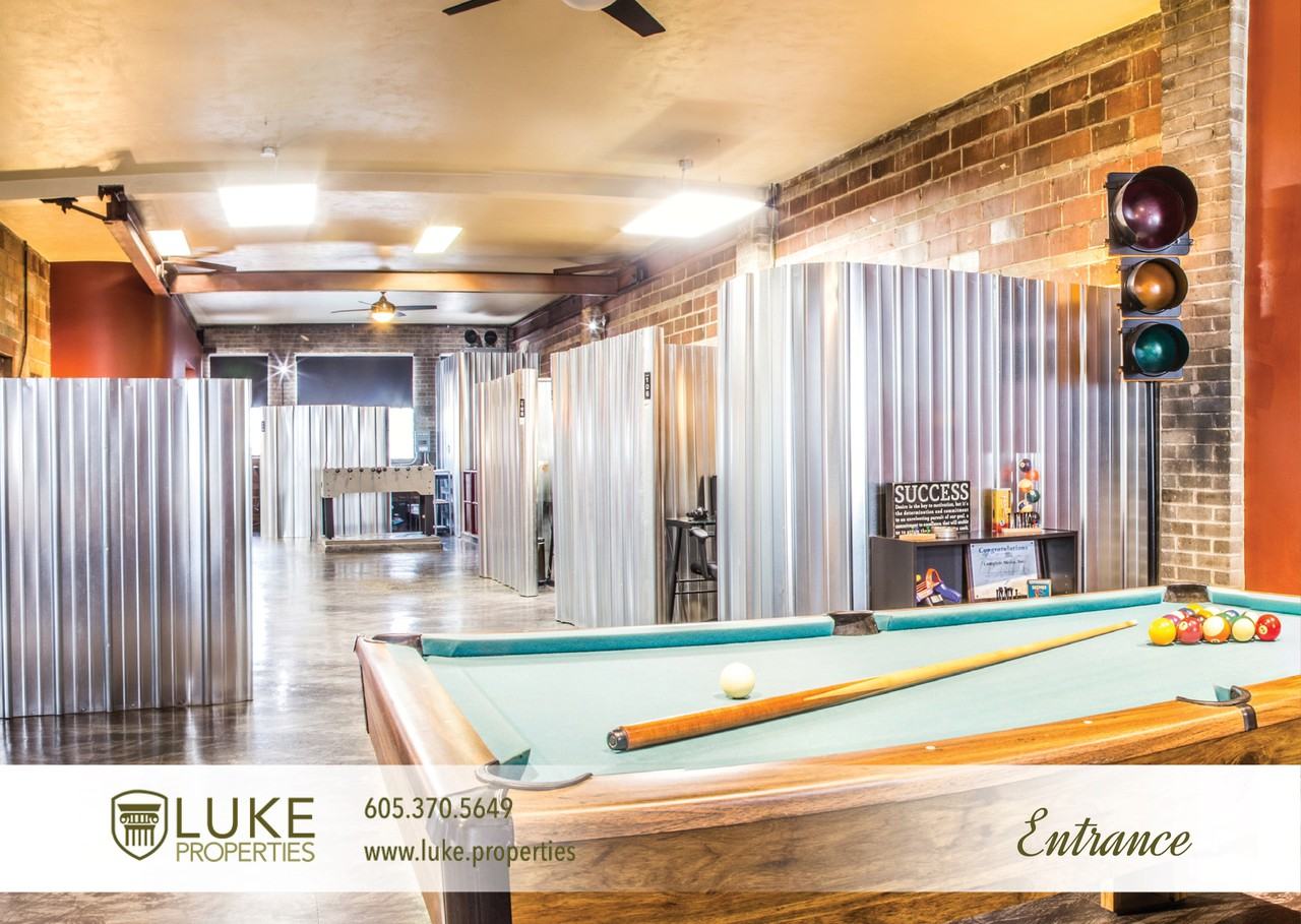 927 E 8th St - Photo 3 of 9