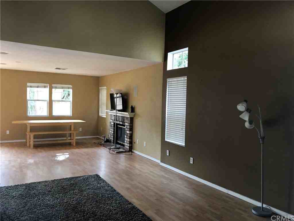 3342 Cobblestone - Photo 3 of 12