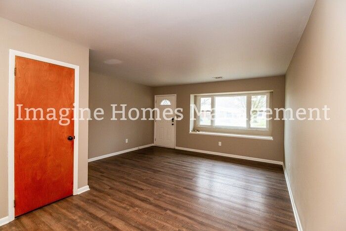 11736 Lawnview Avenue - Photo 3 of 18