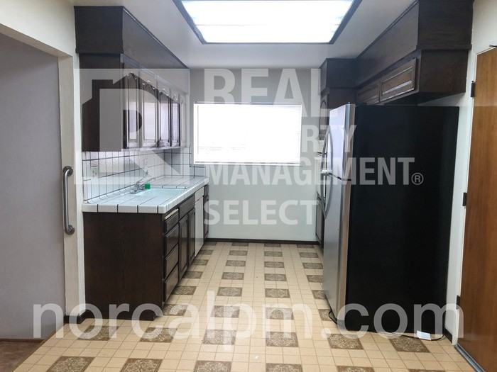 1214 Park Heights Drive - Photo 2 of 25
