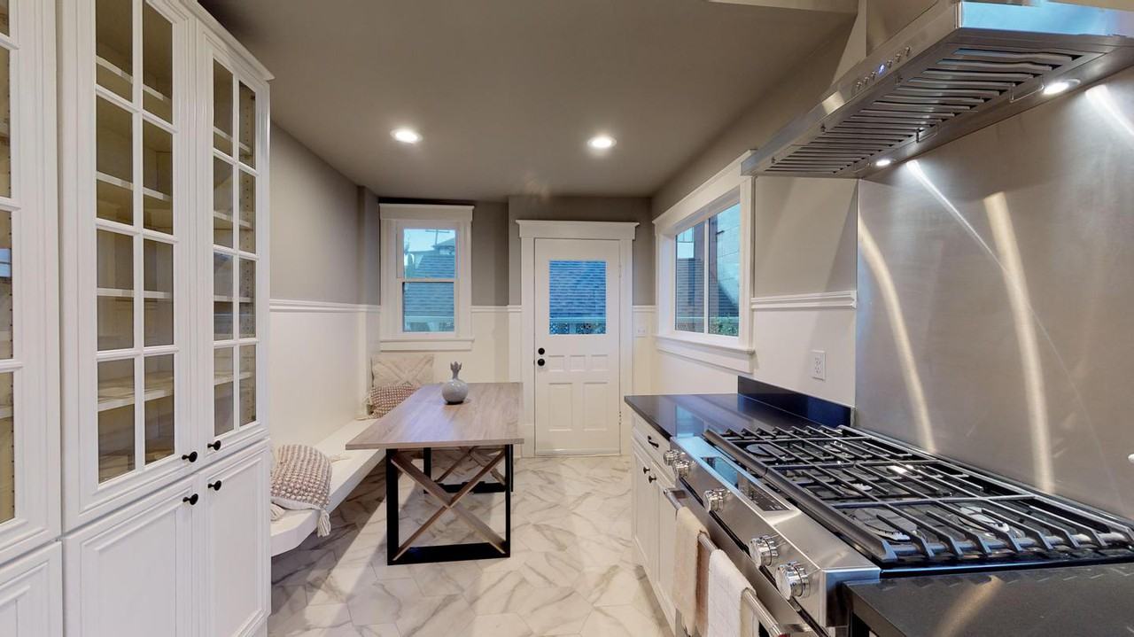 Stunning Ballard home with covered patio - Photo 6 of 15