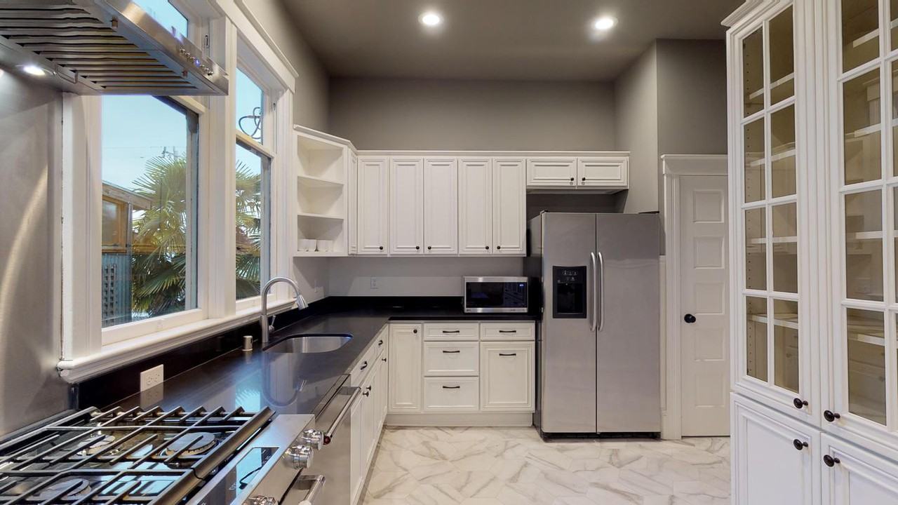 Stunning Ballard home with covered patio - Photo 4 of 15