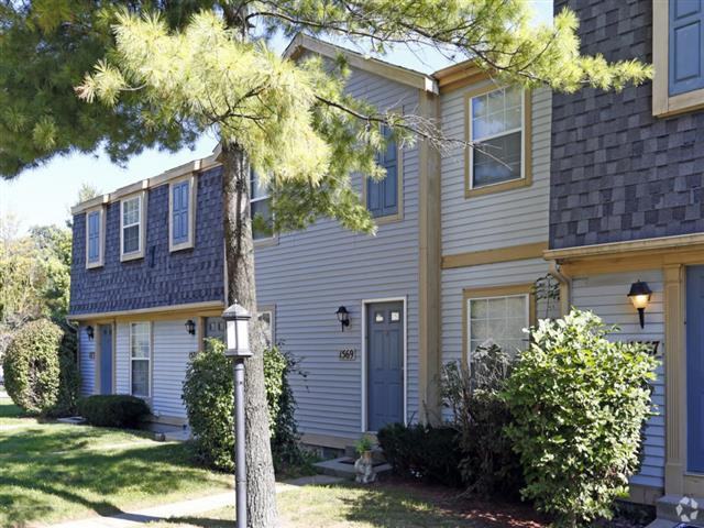 Oakwood Apartments & Townhomes - Photo 3 of 23