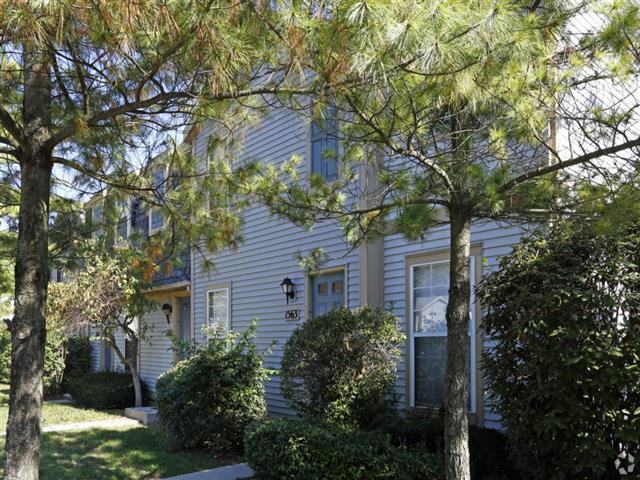 Oakwood Apartments & Townhomes - Photo 4 of 23