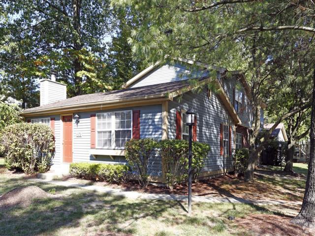 Oakwood Apartments & Townhomes - Photo 5 of 23