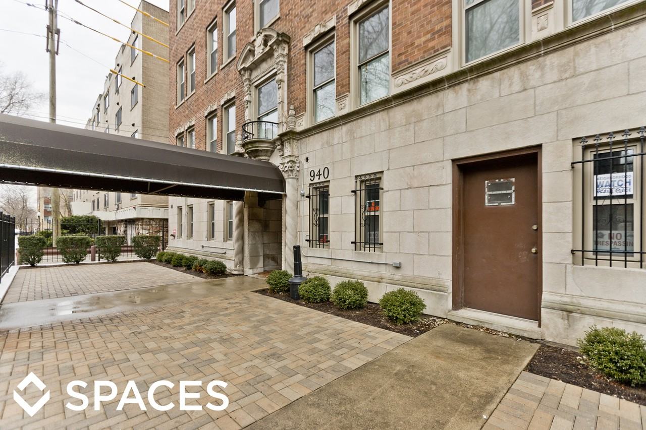 940 W Winona - Photo 2 of 17