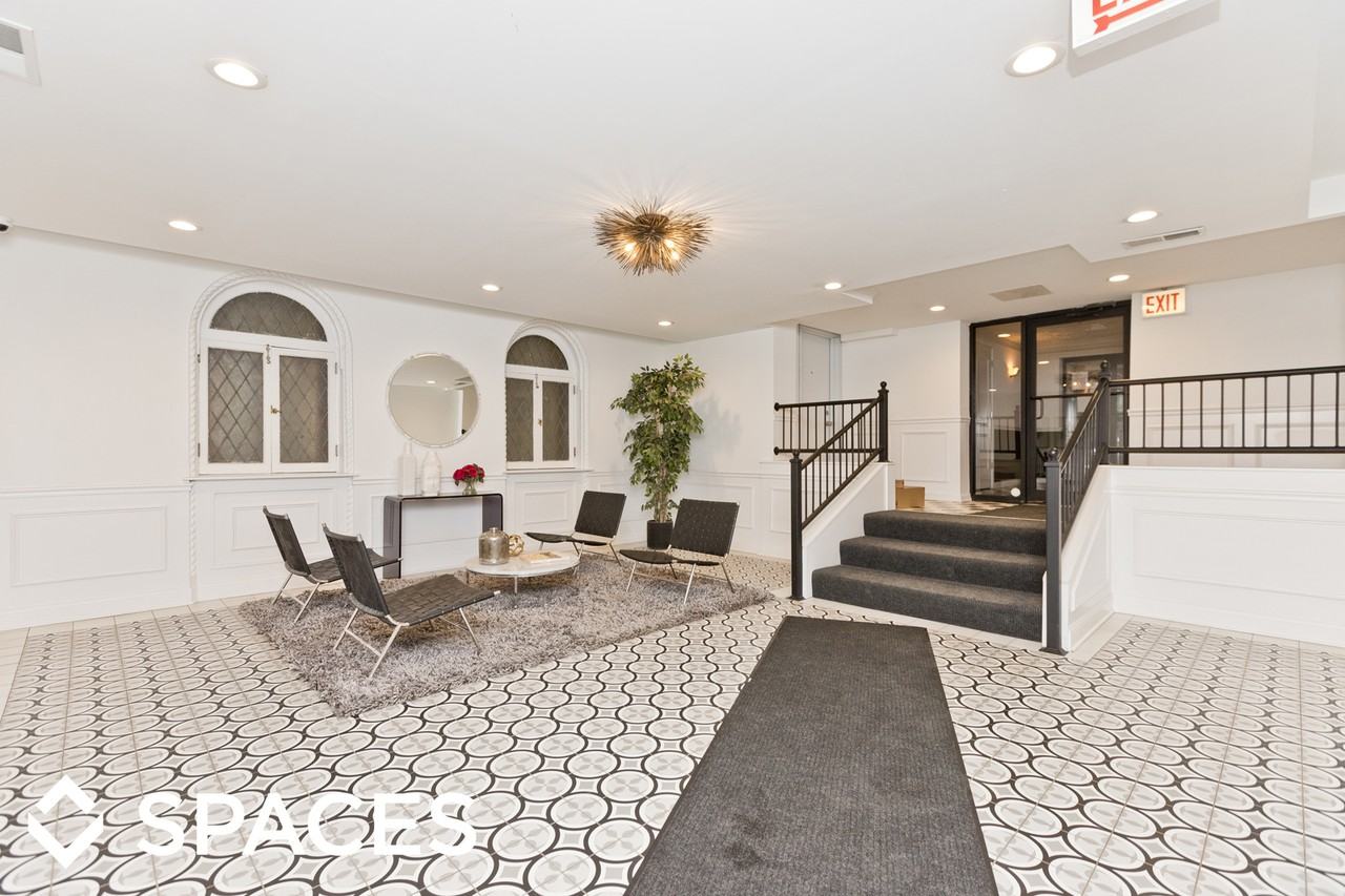 940 W Winona - Photo 3 of 17