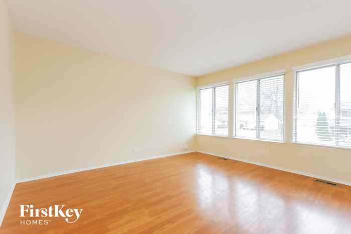 185 Mulford Drive - Photo 3 of 15