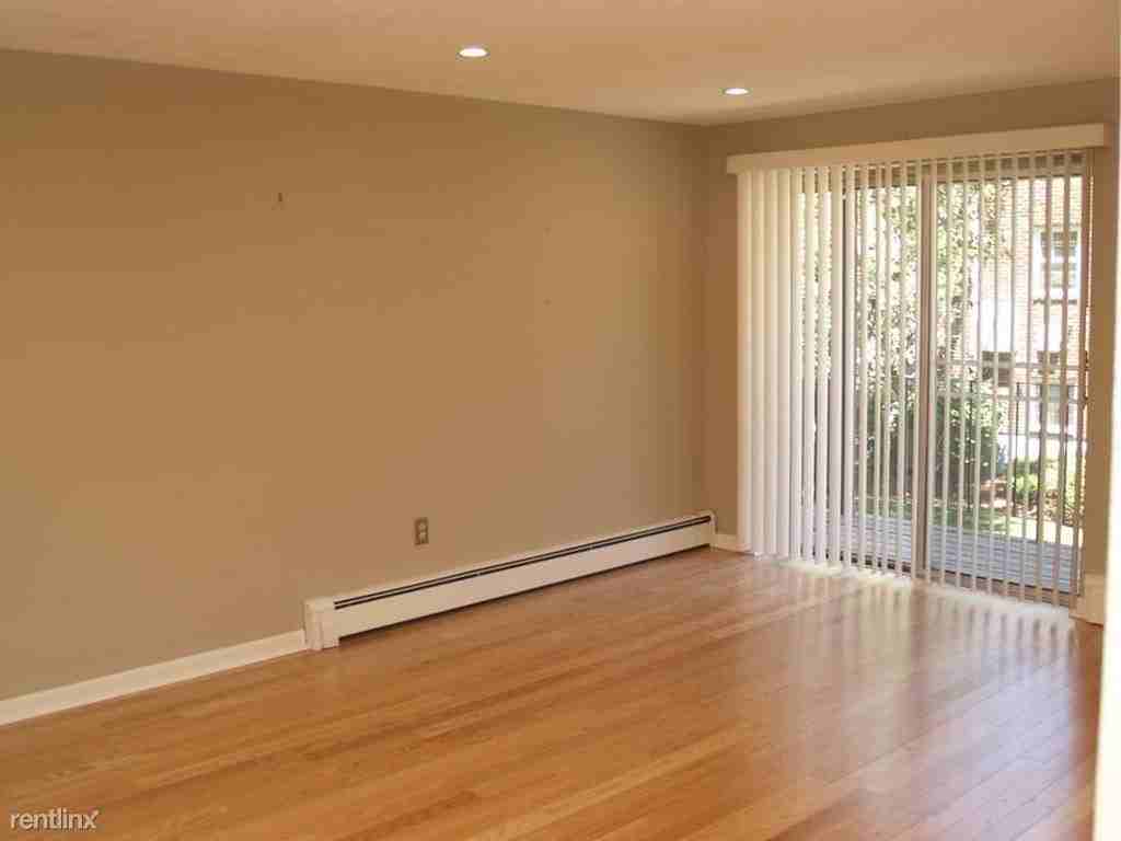 276 Albion St 12 - Photo 3 of 9