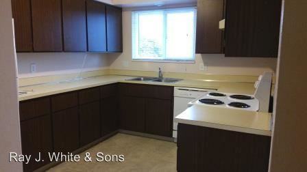 1219-1221 VINEYARD AVE - Photo 2 of 5