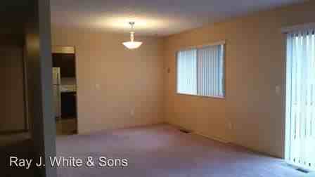 1219-1221 VINEYARD AVE - Photo 3 of 5