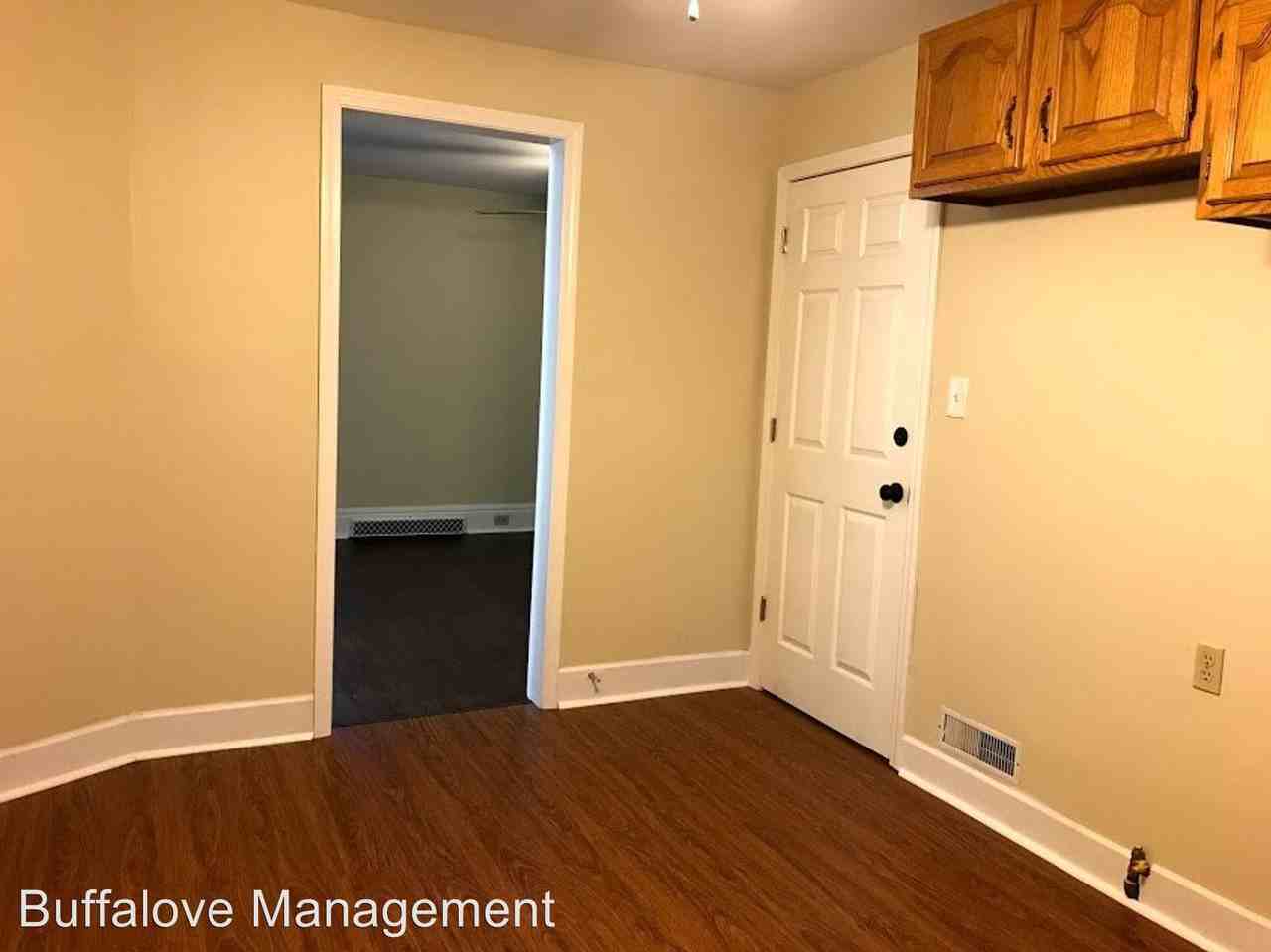 203 Ladner - Photo 3 of 15