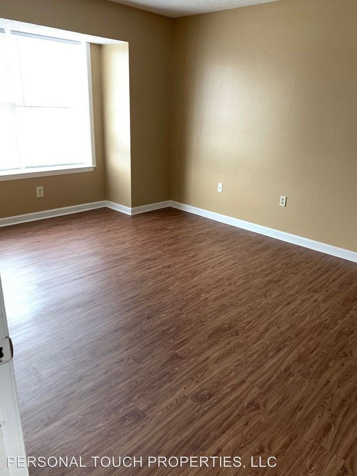 8251 Skysail Ave - Photo 3 of 7