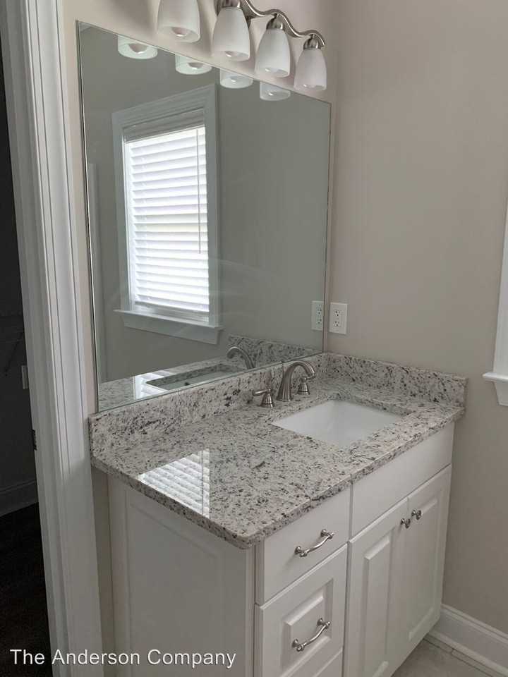 111 Hollister Dr - Photo 3 of 5