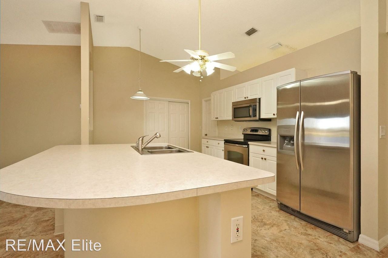 1792 Laramie Cir - Photo 3 of 19