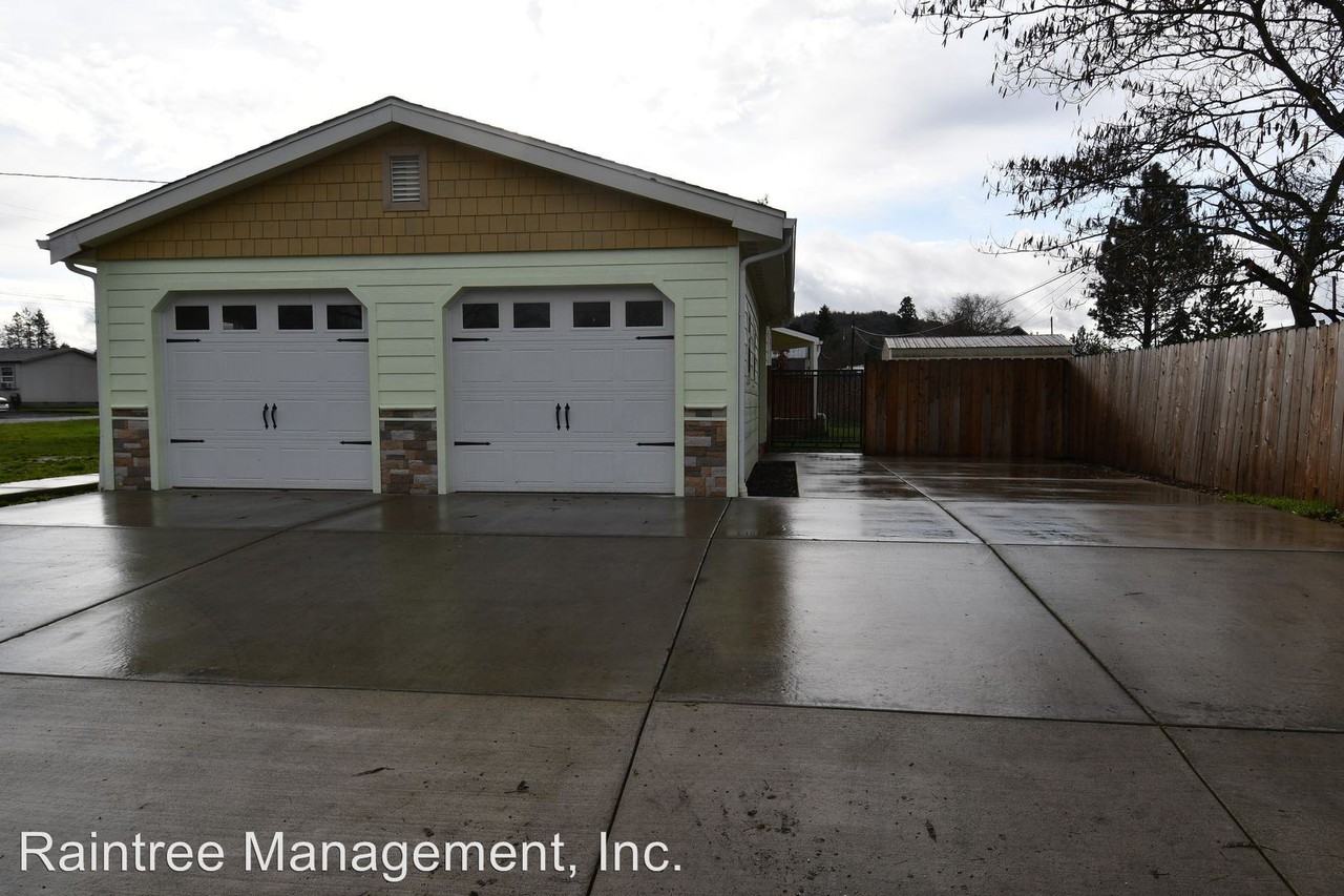 2347 Cannon Ave - Photo 2 of 10