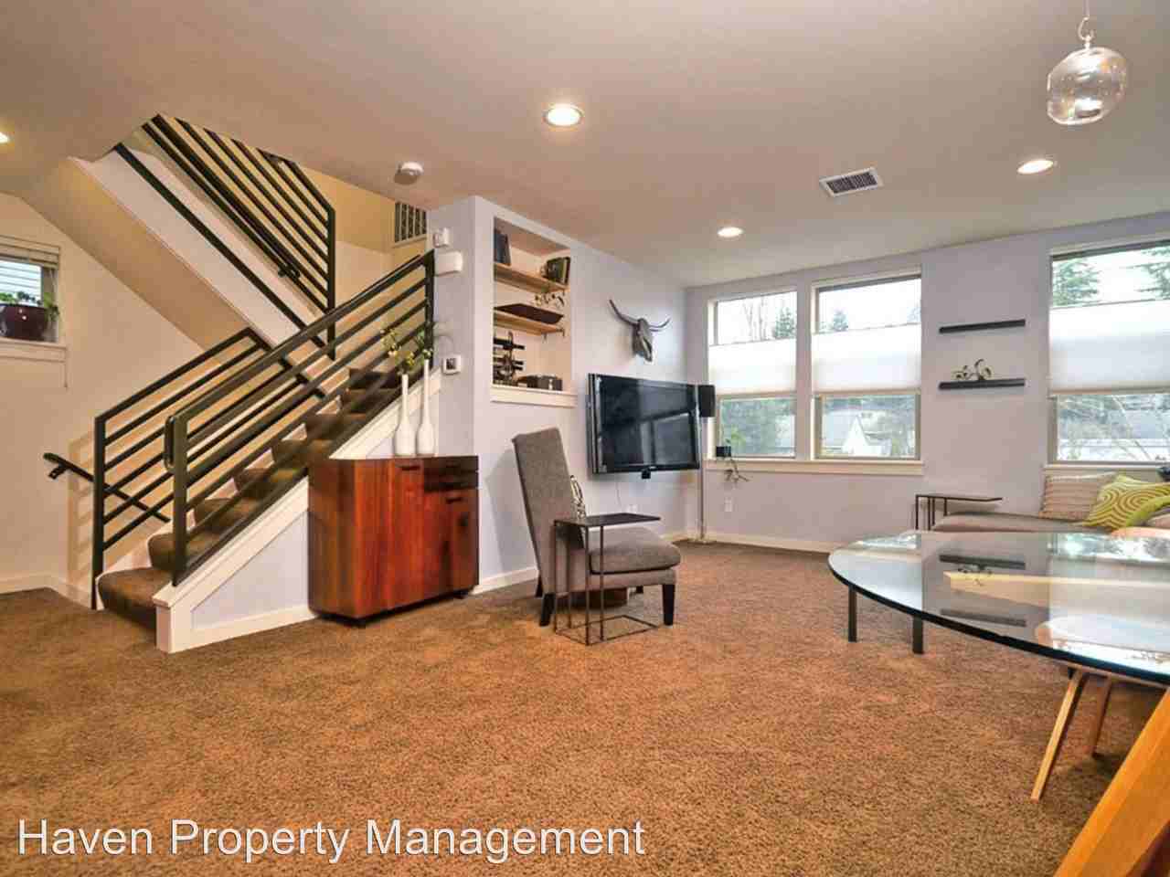 10521 Stone Ave N - Photo 2 of 13