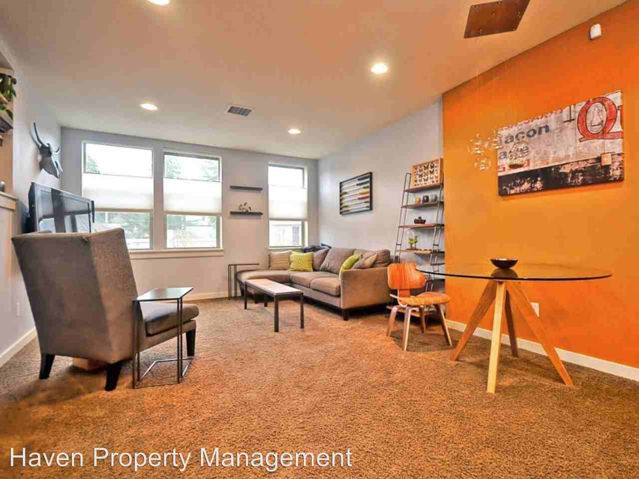 10521 Stone Ave N - Photo 3 of 13