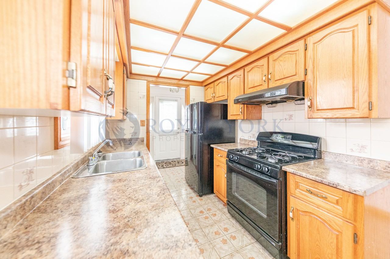 124 Clarence Street - Photo 2 of 20