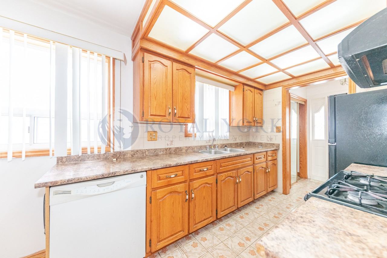 124 Clarence Street - Photo 3 of 20