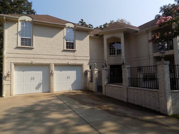 160 Red Oak Court - Photo 3 of 39