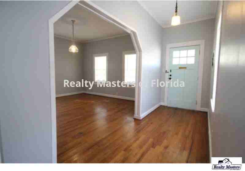 618 N B St - Photo 3 of 15