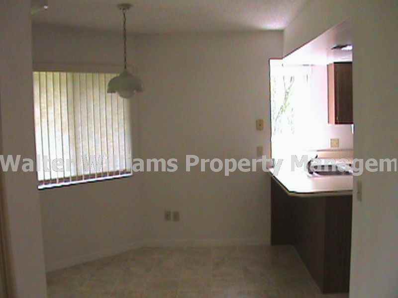 34 Oxford Lane - Photo 3 of 14