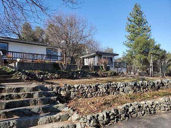 18035 Cherokee Rd E - Photo 2 of 16