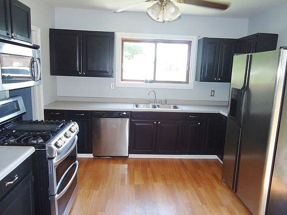 3335 Loverock Ave - Photo 3 of 20