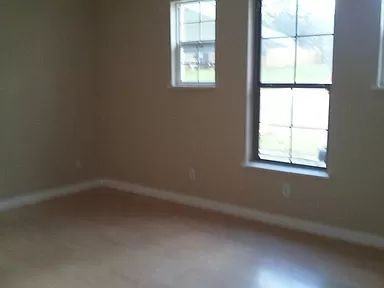 731 Pecan Ln - Photo 3 of 9