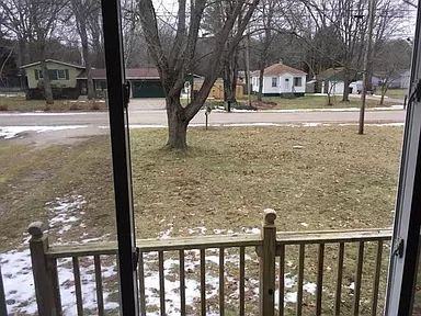 1555 Ann St - Photo 3 of 12